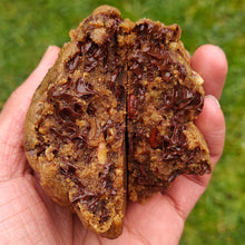 Load image into Gallery viewer, Pecan Chocolate Chip Cookie (150g)
